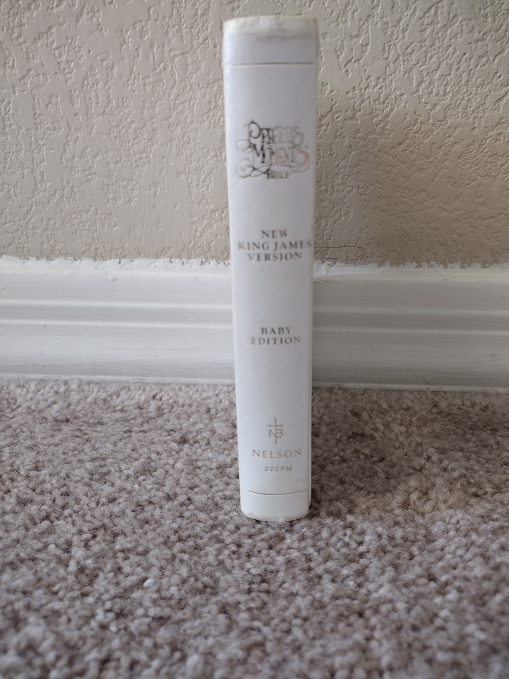Vintage 1980's Precious Moments Bible - White Illustrated Cover - Picture 2 of 16